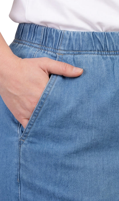 Women's Lightweight Pull-On Denim Jeans with Elastic Waist