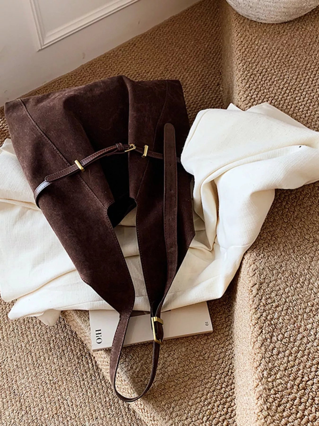 Buckle Adjustable Strap Shoulder Bag for Versatile Everyday Use