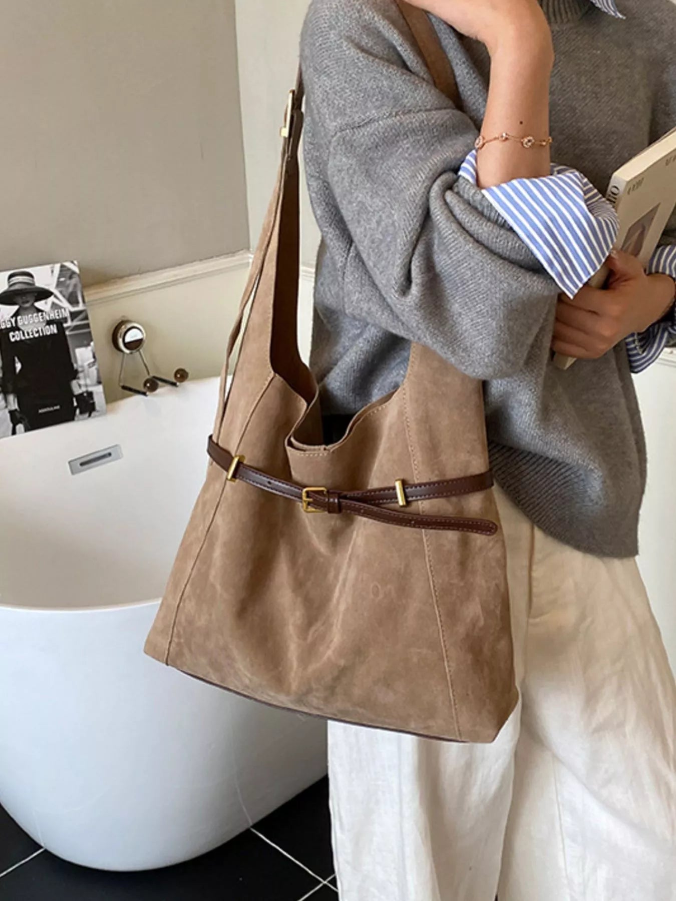 Buckle Adjustable Strap Shoulder Bag for Versatile Everyday Use