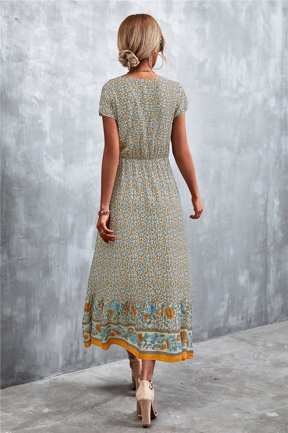 V-Neck Maxi Dress with Short Sleeves and Stunning Print