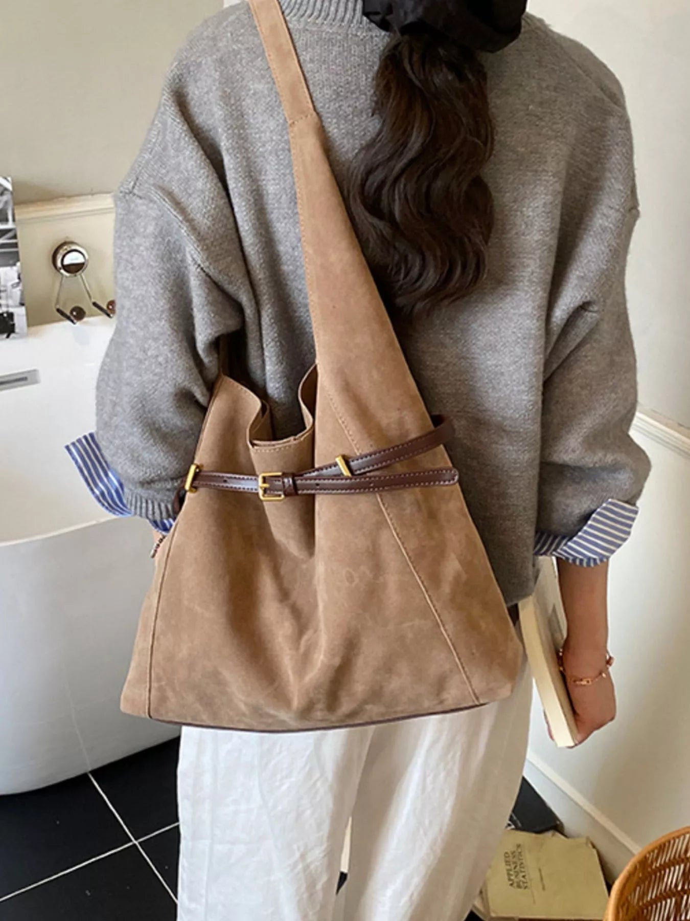 Buckle Adjustable Strap Shoulder Bag for Versatile Everyday Use